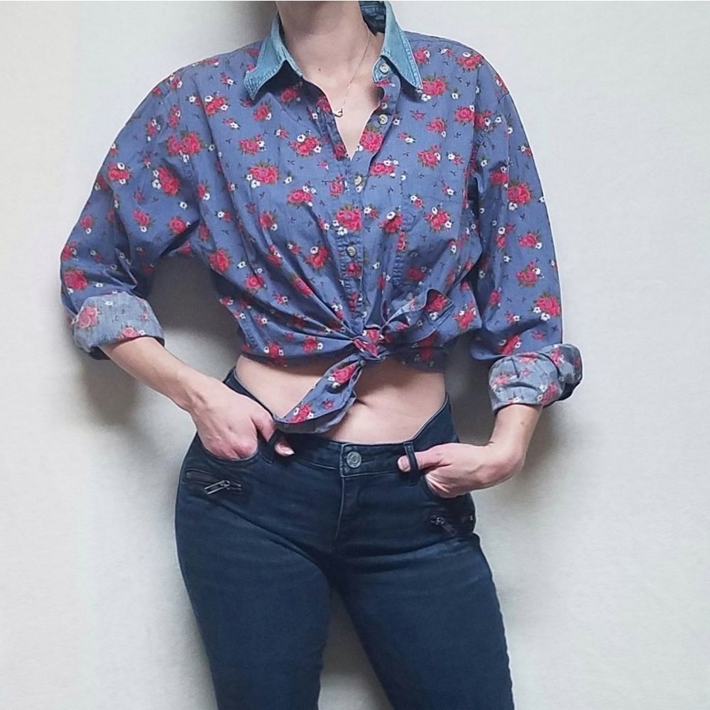 VINTAGE Chic Red Rose Chambray Button Up Blouse - Picture 2 of 13
